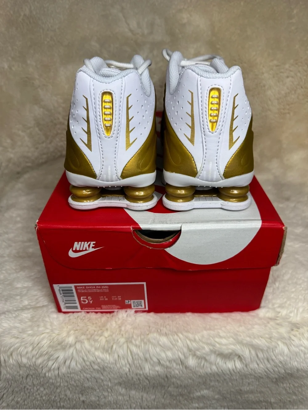 NWB Youth Nike Shox R4